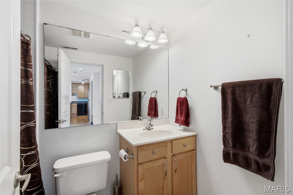 5330-5360 Pershing Condo - Residential