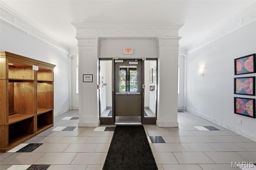 5330-5360 Pershing Condo - Residential