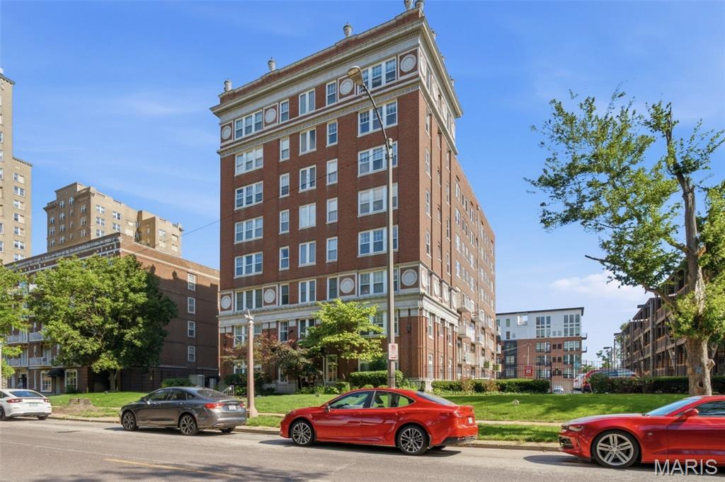 5330-5360 Pershing Condo - Residential