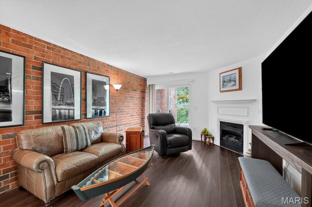 Greenbriar Condo - Residential
