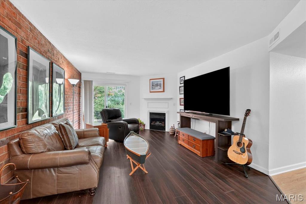 Greenbriar Condo - Residential