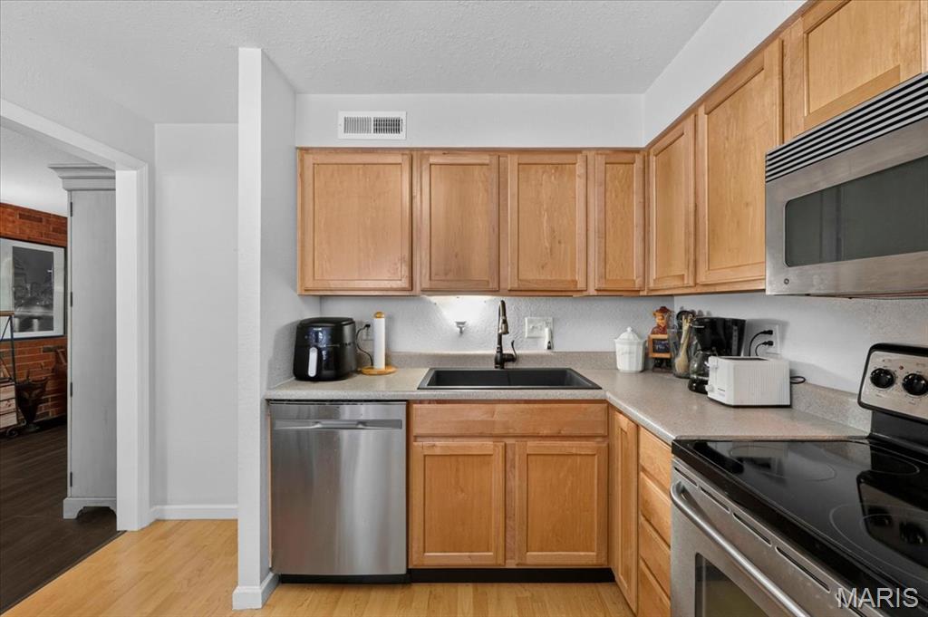 Greenbriar Condo - Residential