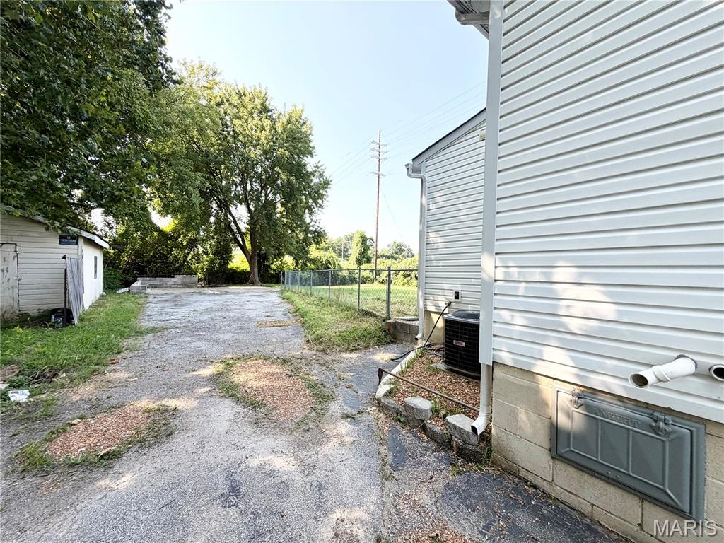 Couzens - Commercial Sale