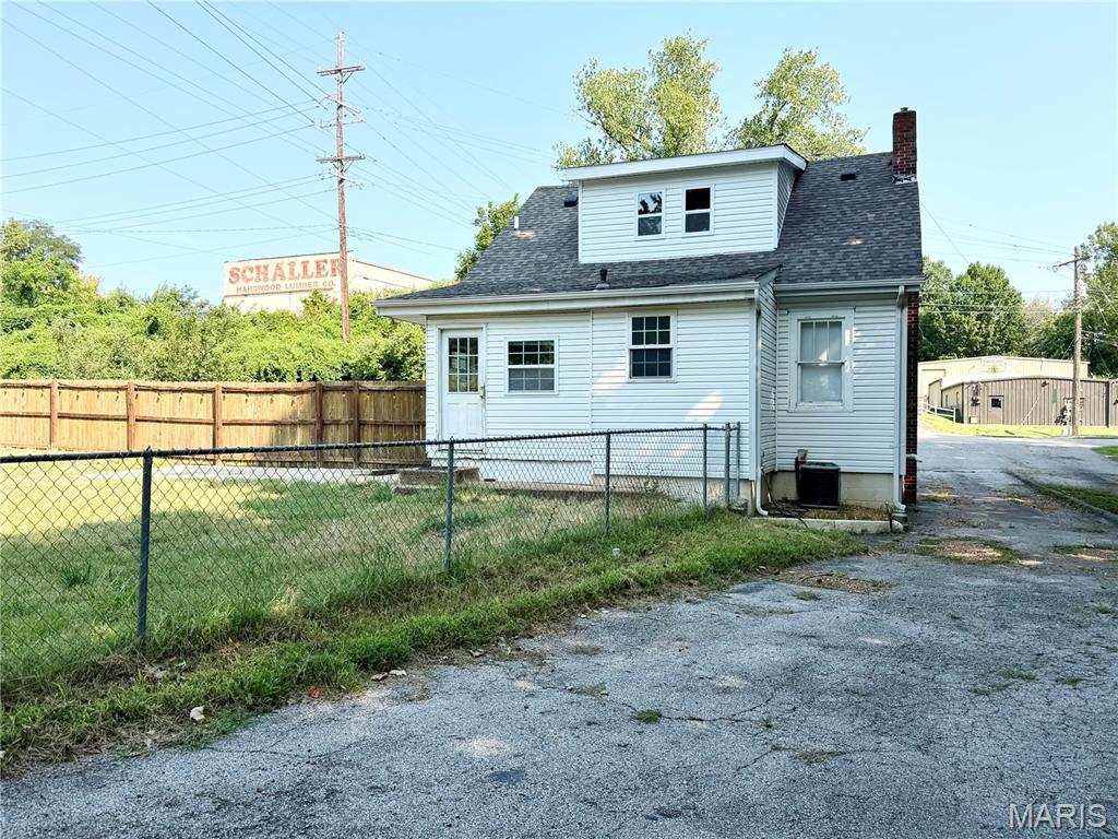 Couzens - Commercial Sale