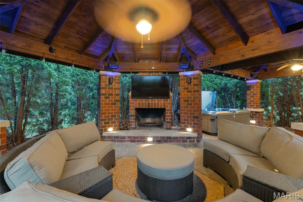 Edward Weidlich Estate - Residential
