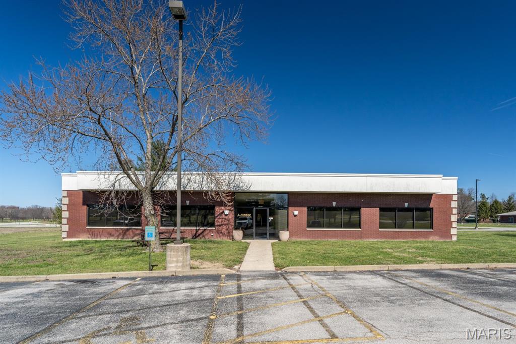 Prime Commercial Opportunity on SIUE Campus – Edwardsville, IL
Position your business for success with this well-maintained, full brick commercial building located in a highly desirable area on the SIUE campus. Surrounded by a thriving academic and professional environment, this property offers exceptional visibility, accessibility, and convenience—just minutes from major roadways, dining, and retail amenities.
This spacious building offers over 4,800 square feet of functional office space and is currently in use, providing a seamless transition for investors or owner-users. Inside, you’ll find a versatile layout featuring multiple private offices, a large conference room ideal for meetings or training, a dedicated breakroom with kitchen area, and separate men’s and women’s restrooms.
Situated on leased land, the building itself is owned—presenting a unique opportunity for businesses seeking a strong presence in a prime location without the burden of land ownership.
Whether you're expanding, relocating, or investing, this property delivers flexibility, functionality, and a location that’s hard to beat.
Don’t miss this rare opportunity to secure a commercial space in one of Edwardsville’s most sought-after areas!