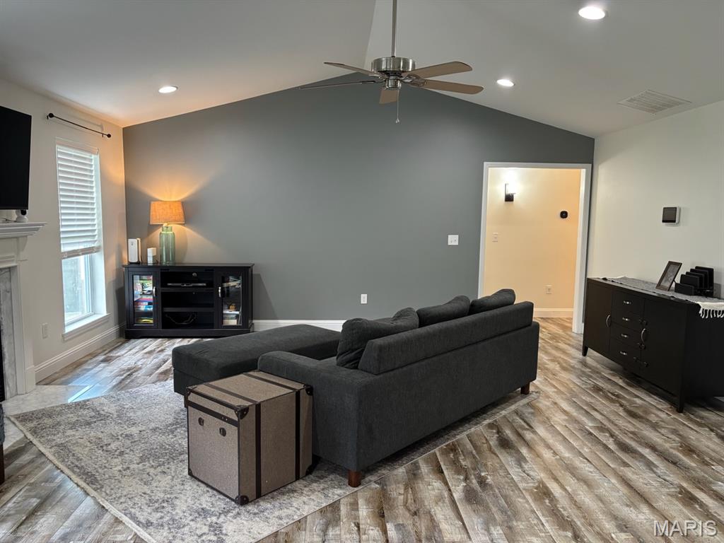 HIGH VALLEY LAKE ESTATES - Residential Lease
