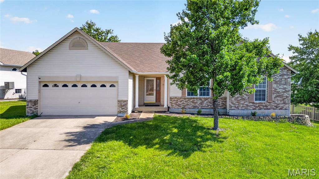 Open Floor plan Ranch Home off Bryan Rd in Sunset Ridge Estates. Walk into entry foyer and spacious Family Room with vaulted ceiling, skylights, and fire place.  Fam Room flows into breakfast room with bay window.  Large kitchen with lots of cabinets and countertop space.  Main floor laundry! Primary bed also with vaulted ceiling and walk in closet.  Primary bath with dual vanities and separate tub and shower. Two other main floor beds for the family.  Rear concrete patio opens to large level lot. New Furnace and AC.
Affordable living in O’Fallon in this spacious Ranch.