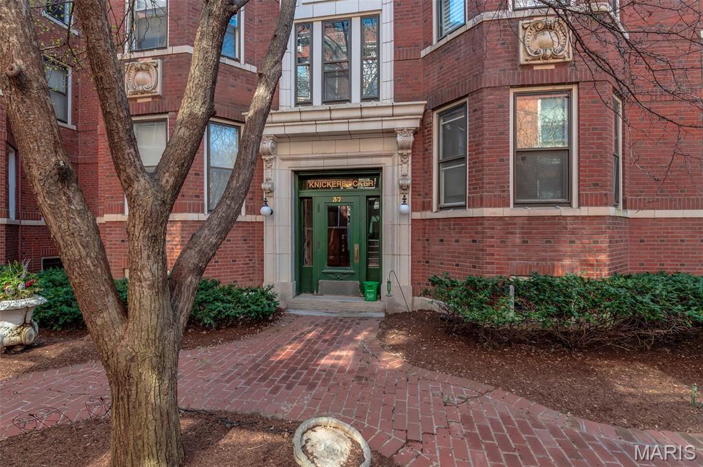 Located in the iconic Knickerbocker in the heart of the Central West End, this updated 2-bedroom, 2-bath condo offers a compelling blend of historic character and modern livability.

The space is anchored by classic architectural details—exposed brick, 9-foot ceilings, hardwood floors, and bay windows that bring in natural light throughout the day. The open living and dining areas flow comfortably into a well-designed kitchen featuring granite countertops, custom cabinetry with accent lighting, stainless steel appliances, and a peninsula that works equally well for everyday living or entertaining.

The primary bedroom includes a private en suite full bath, while the second bedroom is served by a separate full bath located just across the hall—ideal for guests or a flexible secondary space.

Additional features include in-unit laundry, smart thermostat, shared balcony access, and a quiet third-floor position within the building.

The Knickerbocker provides secure entry, a secure off-street parking lot, storage, and a shared courtyard—completing a low-maintenance lifestyle in one of St. Louis’ most walkable neighborhoods. Just steps from restaurants, coffee shops, Whole Foods, and Forest Park.

For buyers looking to combine character, location, and ease of living, this is a strong opportunity in the Central West End.
