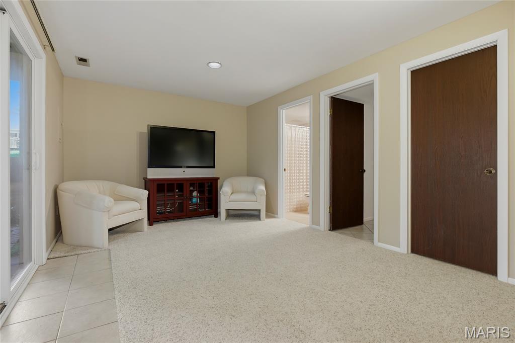 Treetop Condo - Residential