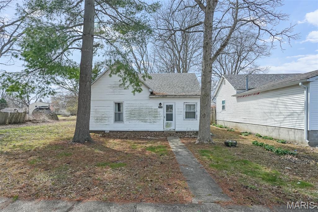 Investor special with tons of potential! This 3 bed, 1 bath home is ready for your vision and being sold as-is. Great opportunity for a fix-and-flip, rental, or value-add project. Solid layout with plenty of upside for the right buyer. Bring your ideas and make it your next investment win! Buyer to independently verify all MLS information, including but not limited to square footage, room measurements, lot size, taxes, and school district.