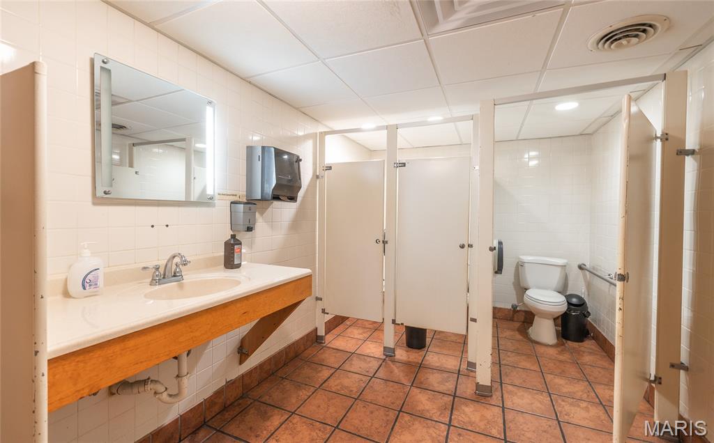 None - Commercial Lease