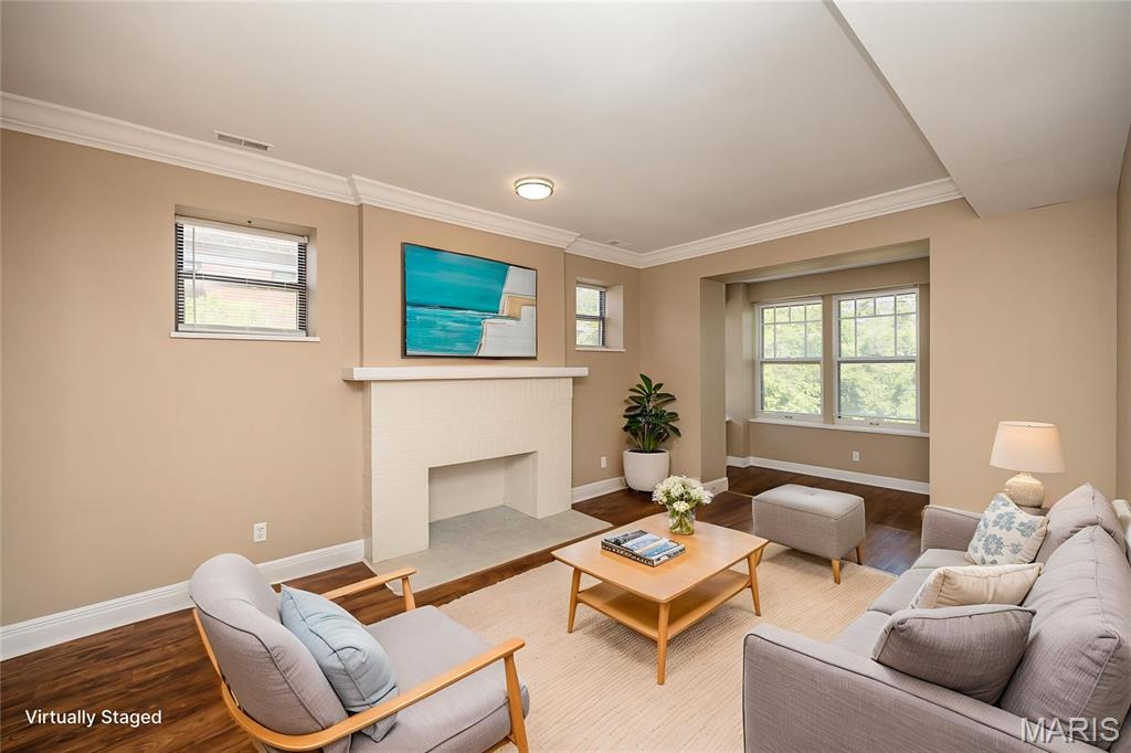 Del-Clare Condos - Residential