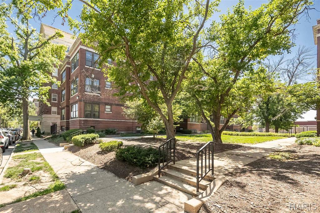 Del-Clare Condos - Residential