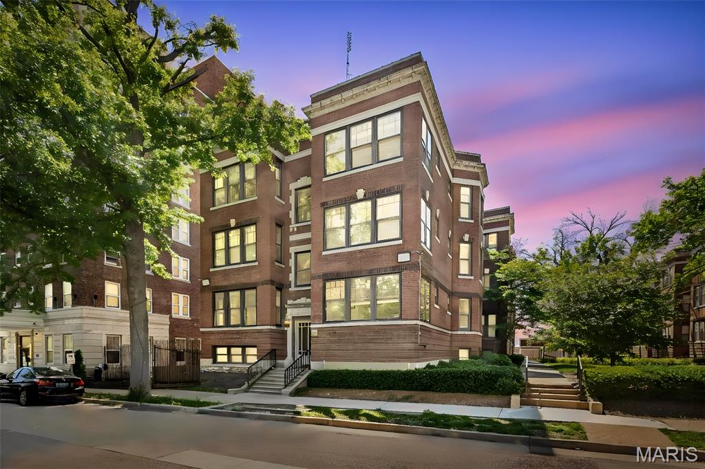 Del-Clare Condos - Residential
