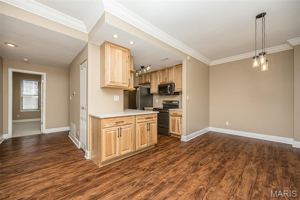 Del-Clare Condos - Residential