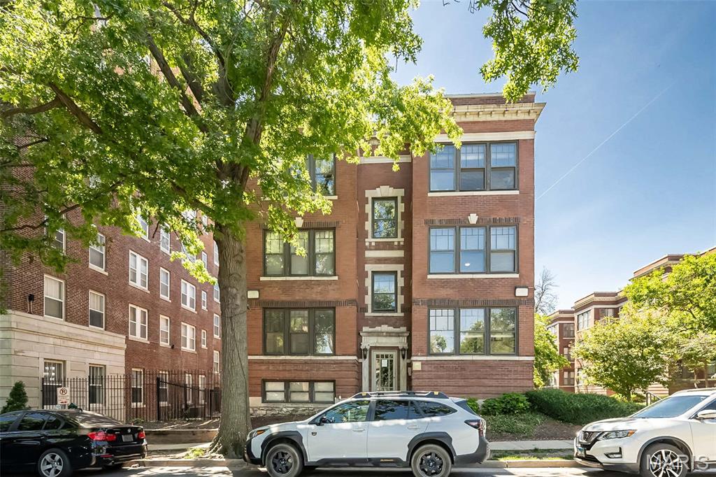 Del-Clare Condos - Residential