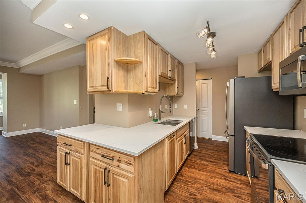 Del-Clare Condos - Residential