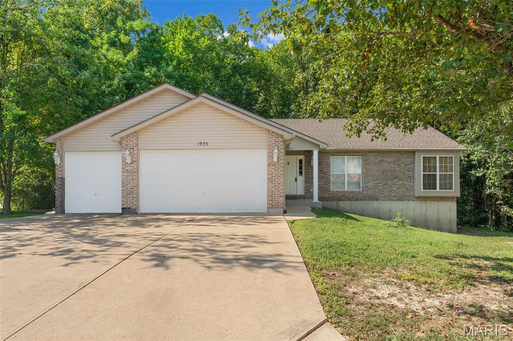 Situated in a quiet, established Festus neighborhood, this brick-accented ranch offers 3 bedrooms, 3 bathrooms, and incredible opportunity for buyers looking to build instant equity with just a little bit of work.
The exterior features fantastic curb appeal and a standout feature: an oversized, attached 3-car garage with a wide concrete driveway. Whether you need space for multiple vehicles, a boat, or a dedicated workshop area, this garage provides the space and function every homeowner looks for.
Inside, the main level offers a bright, practical layout with great natural light throughout the living spaces. With 3 main-floor bedrooms and 2 full bathrooms, the floor plan is designed for effortless single-level living. A few simple cosmetic updates and personal touches will easily make this main floor shine.
Downstairs, the full walk-out basement provides a massive amount of flexible space and includes a 3rd bathroom setup. Double glass doors walk right out to the peaceful, tree-lined backyard, filling the lower level with natural light. The basement also features a bonus room ideal for an office or hobby space, along with heavy-duty built-in storage shelving. Whether you want to fully finish it into a rec room or keep it as an expansive workshop and storage zone, the options are endless.
Set against a backdrop of mature trees, the property offers a private, serene setting while staying close to local Festus schools, parks, dining, and major roadways.
If you're looking for a solid 3-bedroom, 3-bath home with a 3-car garage and room to customize, 1935 Anchorage is ready for your vision! Schedule your showing today!