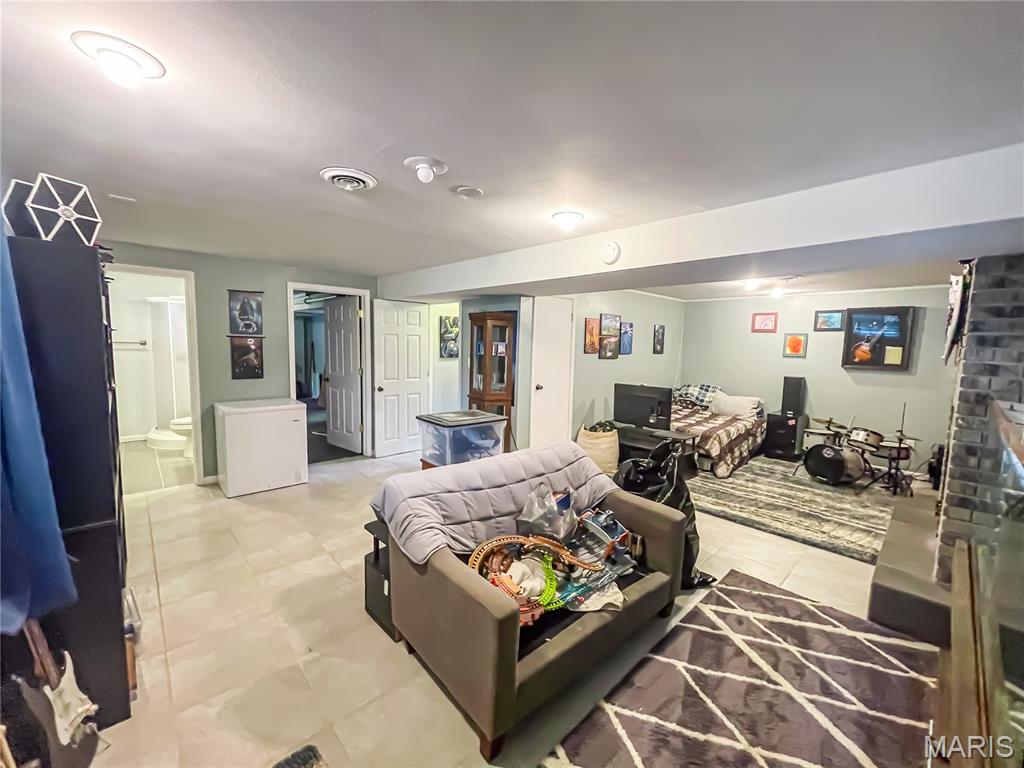 Oakland Manor - Residential