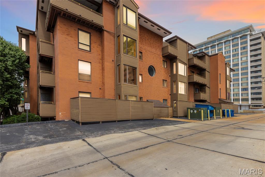 Shaw Park Place Condo - Residential