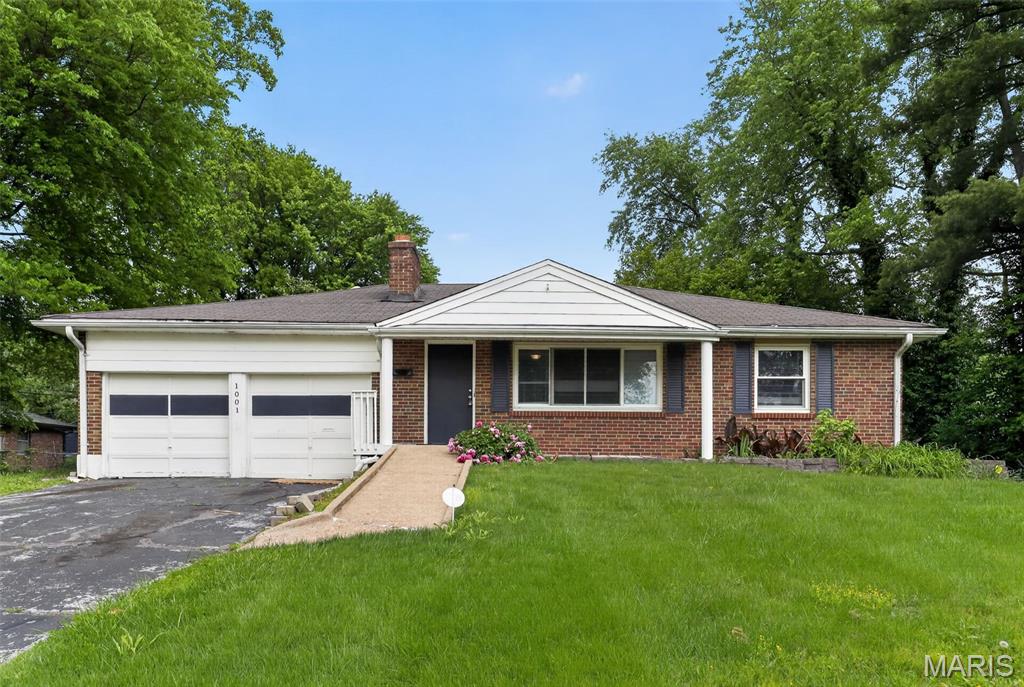 Classic ranch charm meets modern convenience in this 1,382 sq. ft. Ferguson home. Featuring a functional 3-bedroom, 2 -bathroom layout, the interior shines with original hardwood floors and a cozy living room fireplace. The spacious 0.27-acre corner lot offers a level backyard with a private concrete patio and mature trees, perfect for outdoor activities. Ideally situated near local shopping, parks, and major transit routes for an easy commute.