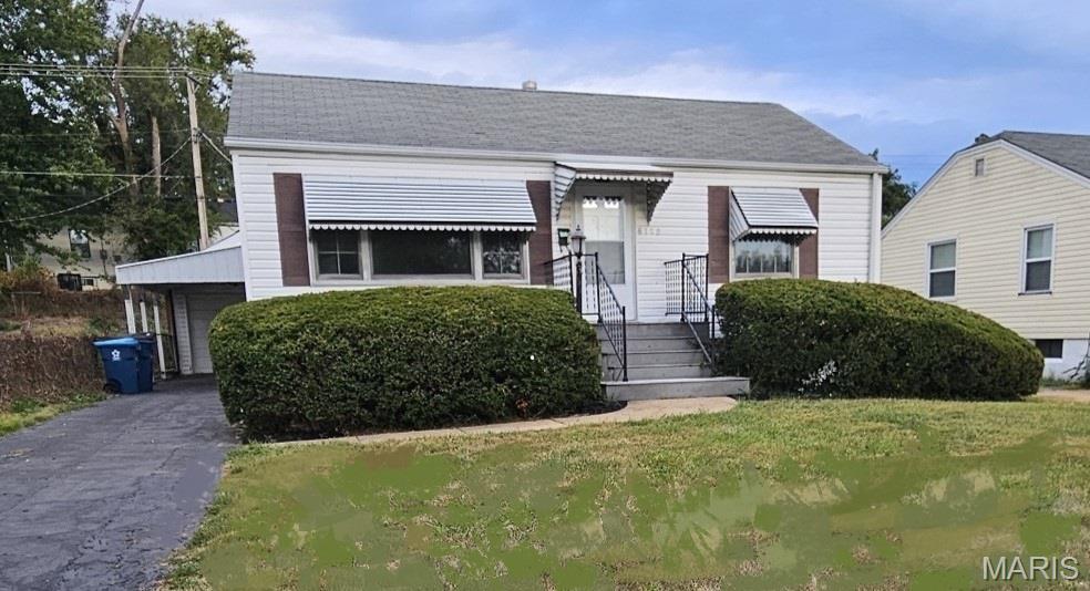 Looking for a place that feels like home? This well mainted 3-bed, 1-bath home offers the perfect blend of modern updates and everyday comfort. 
The spacious living room is filled with natural light and provides plenty of room to relax or entertain. The kitchen includes an adjoining sun room, offer extra space for a breakfast nook, home office, or additional storage, while overlooking the backyard.
All three bedrooms are generously sized with large windows and ample closet space. A full basement provides abundant storage and laundry hookups, with additional space for a workshop, hobby area, or home gym.
Outside, you'll enjoy well-maintained front and back yards, along with a backyard patio that's perfect for grilling, relaxing, or spending time with family and friends.
Conveniently located near shopping, dining, parks, and major roadways, this home offers the space and features you've been looking for. Schedule your tour today and see why this could be your next home!