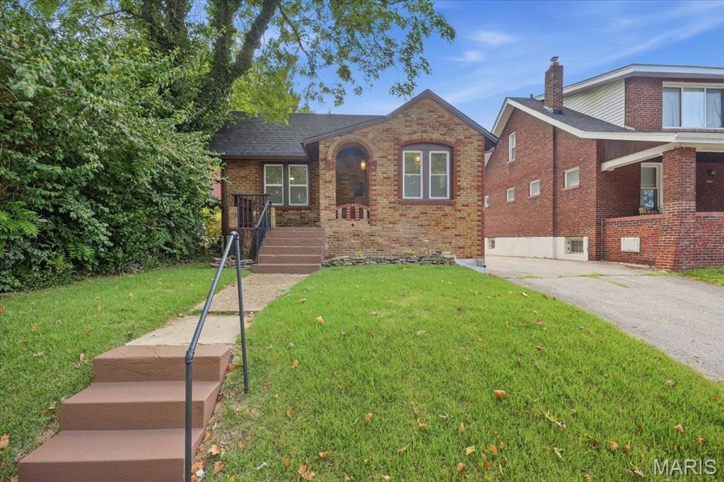 Completely renovated and move-in ready! This beautifully updated 2-bedroom, 1-bath home offers the peace of mind that's hard to find in an older home, with updated HVAC, completely updated electrical wiring and panel, plus newer roof, siding, gutters, downspouts, and fascia. Major improvements have already been completed, allowing you to move in with confidence.
Inside, you'll find refinished hardwood floors, recessed lighting, fresh paint, updated interior doors, and a bright, open feel throughout. The renovated kitchen features granite countertops, white cabinetry, stainless-steel appliances, and subway tile backsplash. The remodeled bathroom blends classic style with modern finishes.
The partially finished basement provides flexible space for a family room, home office, or workout area, along with abundant storage. Outside, enjoy a detached garage and additional off-street parking.
Located directly across from Glen Echo Country Club and just minutes from UMSL, Washington University, and downtown St. Louis, this home combines quality updates, convenience, and exceptional value.