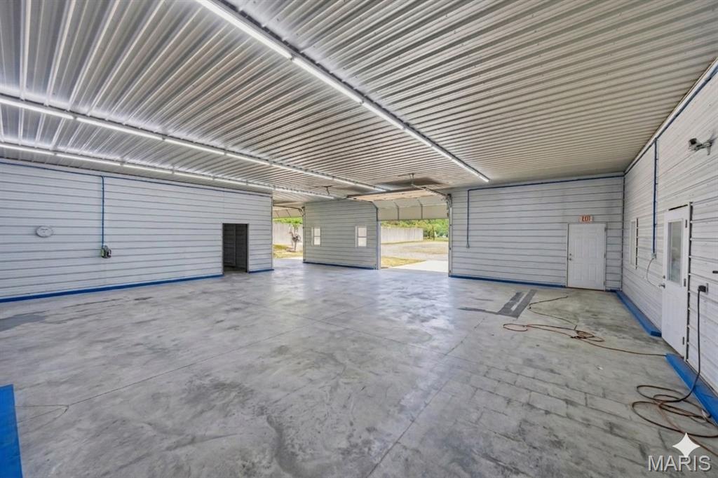 na - Commercial Sale