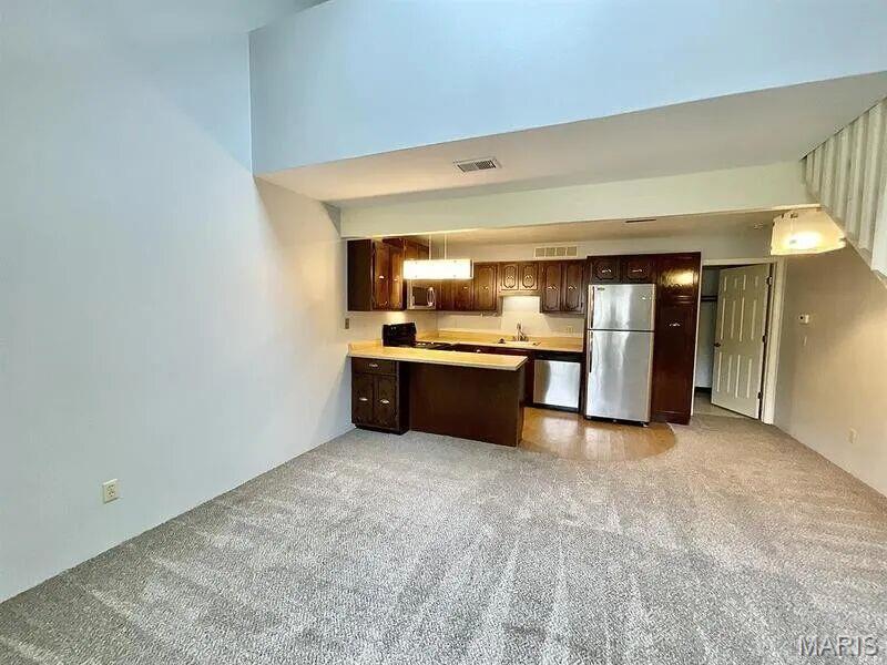 PINETREE ESTATES - Residential Lease