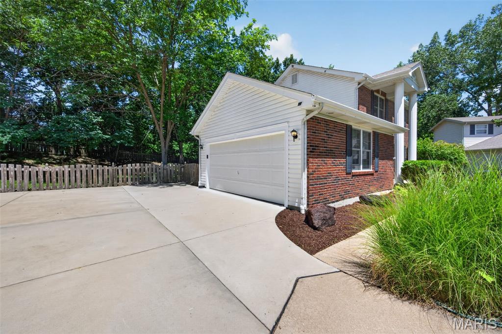 Twin Chimneys Village I Thorn Hill - Residential
