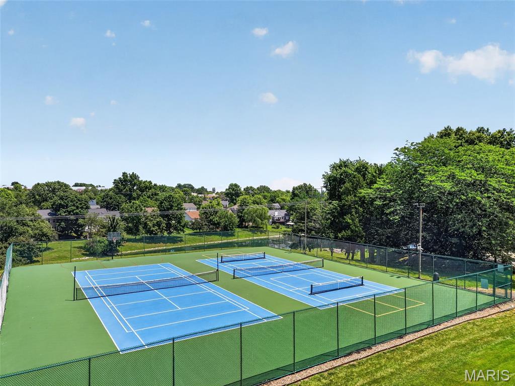 Twin Chimneys Village I Thorn Hill - Residential