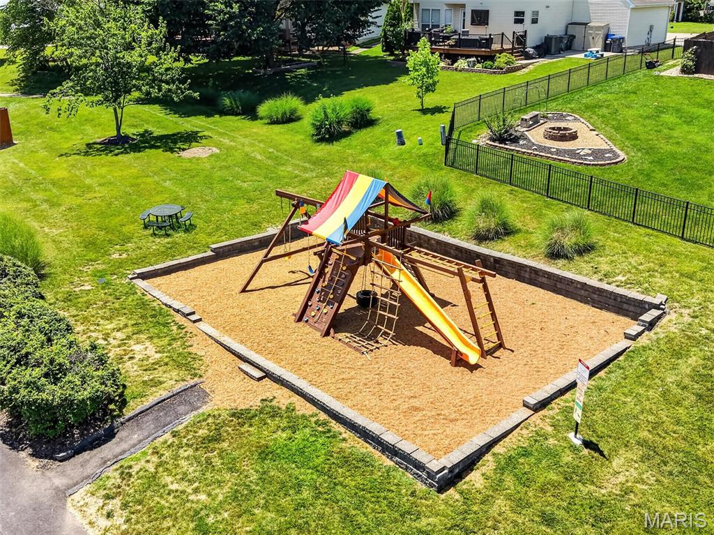 Twin Chimneys Village I Thorn Hill - Residential