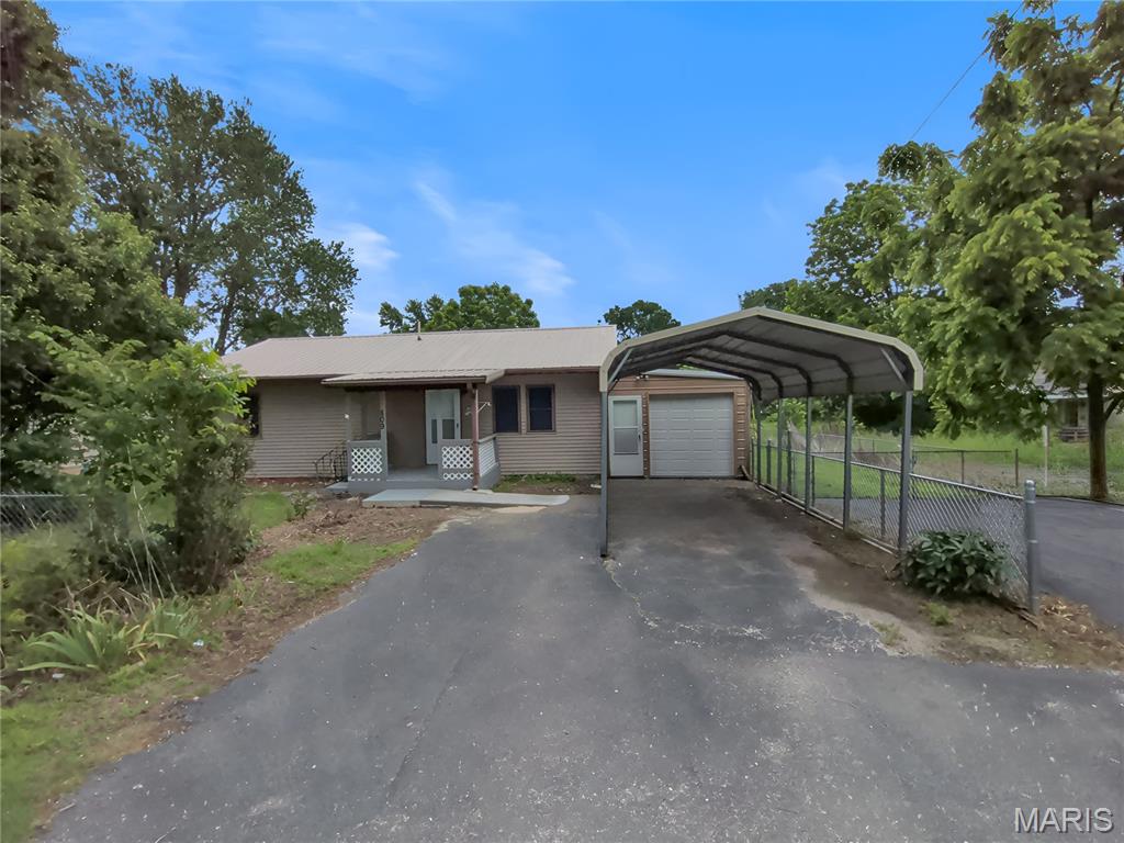 Single-story residential home with approximately 988 square feet of gross living area, 2 bedrooms, and 1 full bathroom
and half bathroom. Situated on a 0.25-acre level lot, the property is constructed on a concrete slab foundation. Exterior
features include vinyl siding and a metal roof. Parking and storage facilities consist of an attached 1-car garage with a
fronting metal carport, alongside a separate detached metal garage/workshop outbuilding with dedicated driveway
access. This is a Fannie Mae HomePath® property. HomePath® is proud to launch our HomePath® Ready Buyer program.
Please see the website for details
