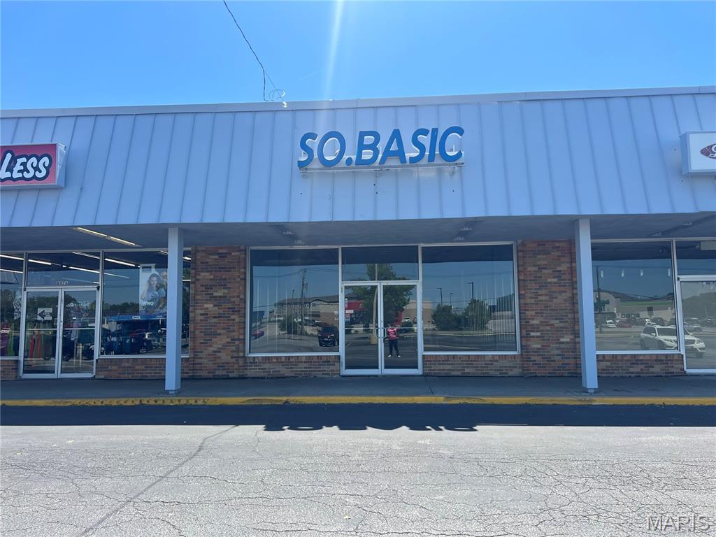 High traffic store front ready for your business. This location was previously a clothing store, but the possibilities are endless.
