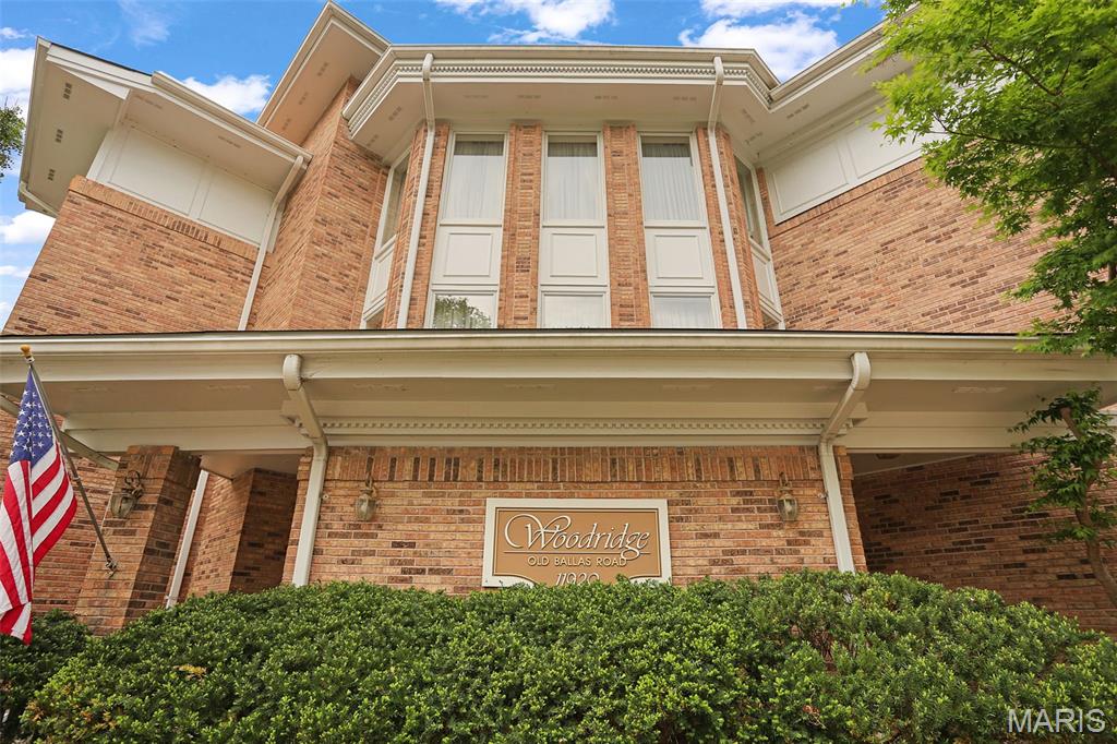 Centrally located in the heart of Creve Coeur, this freshly updated 2BD/2BA condo offers an expansive 1,849 sq ft of comfortable, move-in ready living. Set in a private 15-unit building, the unit features an open floor plan with a bright living and dining area highlighted by a wall of bay windows overlooking a private tree-lined backdrop. Updates in 2022 include new flooring, fresh paint throughout, lighting fixtures, ceiling fans, stainless steel appliances, faucets, toilets, and hardware. The spacious primary suite offers a large walk-in closet and a luxury bath with separate soaking tub and shower. Additional highlights include a generous second bedroom, abundant storage throughout, in-unit laundry (washer and dryer to stay), and a secure building with elevator access. Enjoy two assigned garage parking spaces, EV charger capability, and a private storage unit. The building has been recently improved with a new roof (2024), fresh exterior paint (2024), and a new garage door (2025). Convenient to shopping, dining, and easy highway access.
