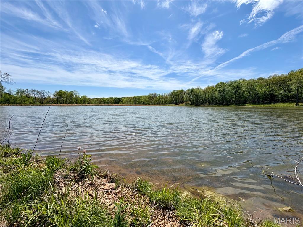 Beautiful 1.54-acre lake lot located in the desirable Legacy Pointe Estates, just north of Potosi off Hwy E. This private setting offers the perfect blend of seclusion and convenience, surrounded by newer homes and situated on a private road.
Enjoy access to underground electric and a gorgeous stocked lake approximately 6.5 acres in size — ideal for fishing, relaxing, and taking in the peaceful views. Whether you’re ready to build your dream home or create the perfect weekend retreat, this property offers an outstanding opportunity.
Conveniently located less than 2 miles from downtown Potosi and just one hour south of St. Louis. Outdoor enthusiasts will love being a short drive from Mark Twain National Forest, Elephant Rocks State Park, Twin Eagle Lake Estates and Hideout.
Private, scenic, and ready for your vision — don’t miss this rare lake lot opportunity!