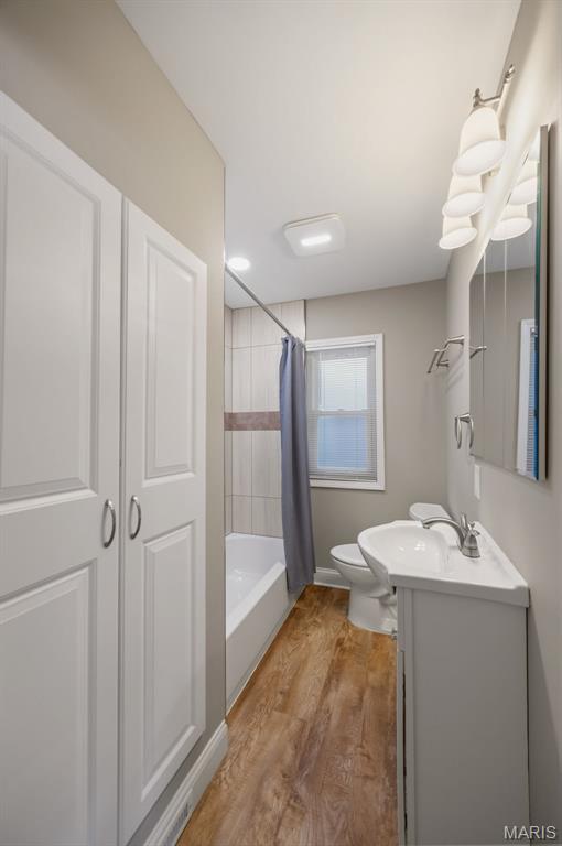 Laughlins Add To Sycamore Hills Re - Residential