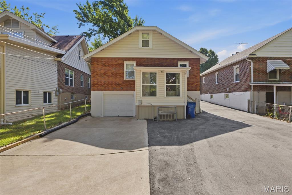 Laughlins Add To Sycamore Hills Re - Residential