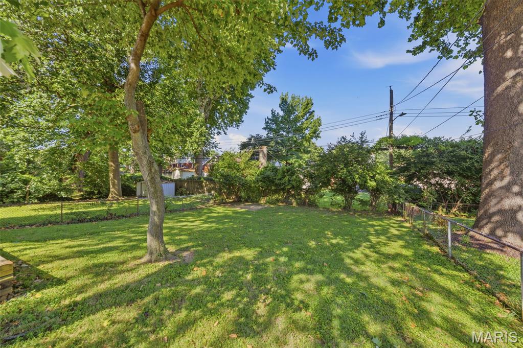 Laughlins Add To Sycamore Hills Re - Residential
