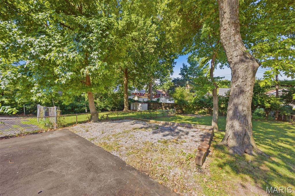 Laughlins Add To Sycamore Hills Re - Residential