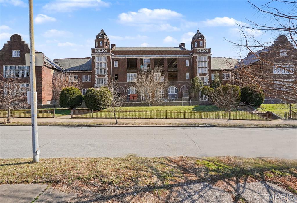 5316–5326 Ruskin Ave presents a unique value add redevelopment opportunity in North St. Louis. The property consists of approximately 43,500 square feet across two single story buildings constructed in 1911, situated on 1.78 acres (77,624 SF) of land. The site benefits from flexible commercial zoning allowing for a wide range of potential uses, making it attractive for investors, developers, owner users, institutions, and community organizations seeking space for redevelopment or adaptive reuse.
The buildings are currently vacant and offered as is, and will require renovation prior to occupancy. The property has experienced extended vacancy and includes deferred maintenance and non operational mechanical systems, creating a strong opportunity for buyers seeking to reposition the asset at a low basis and unlock long term value through rehabilitation or redevelopment. With its substantial building footprint and generous land area, the site offers flexibility for a variety of potential uses including industrial, warehouse, light manufacturing, storage, distribution, educational facilities, community centers, churches, nonprofit organizations, creative spaces, or mixed institutional uses. The existing structures may also lend themselves to adaptive reuse projects, allowing a new owner to repurpose the buildings for modern operational needs.
Located within an established corridor of North St. Louis, the property provides access to major transportation routes and regional infrastructure throughout the St. Louis metropolitan area. This offering presents a compelling opportunity for those looking to redevelop, repurpose, or reposition a sizeable property with significant upside potential. SLPS