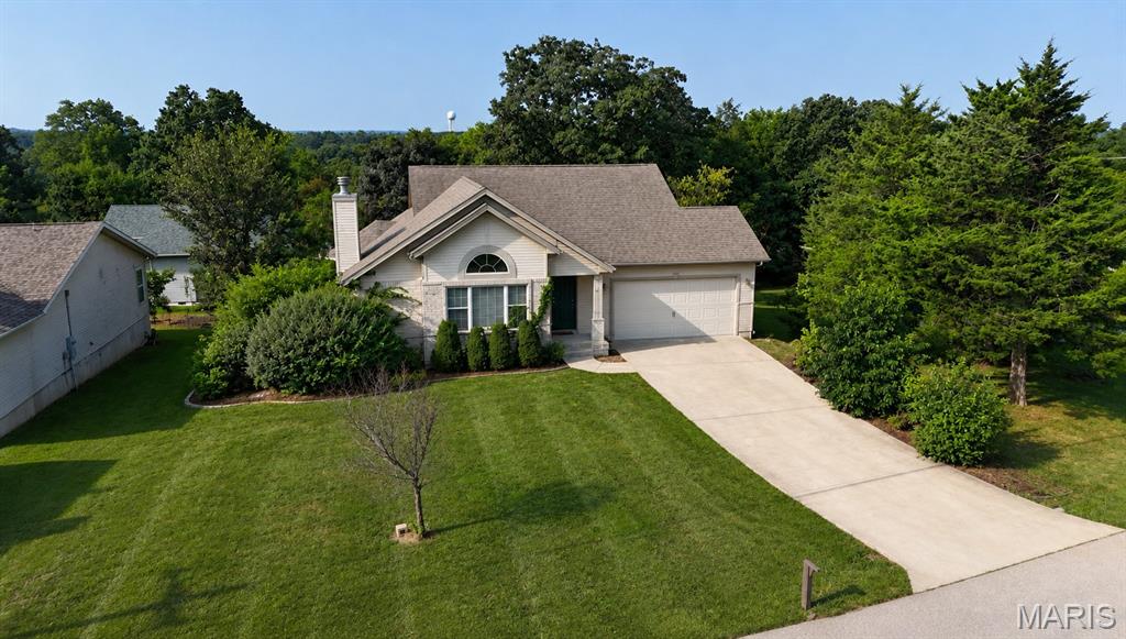 Welcome home to this spacious 5-bedroom, 3-bathroom property offering plenty of room for the whole family! Excellent curb appeal welcomes you with a classic combination of brick and vinyl siding. Inside, you’ll find generous living space, comfortable bedrooms, and a functional layout. The walkout basement provides additional living space and easy access to the outdoors, offering endless possibilities for a family room, recreation area, home office, or guest space. With its attractive exterior, spacious floor plan, and desirable walkout basement, this home is one you’ll want to see!