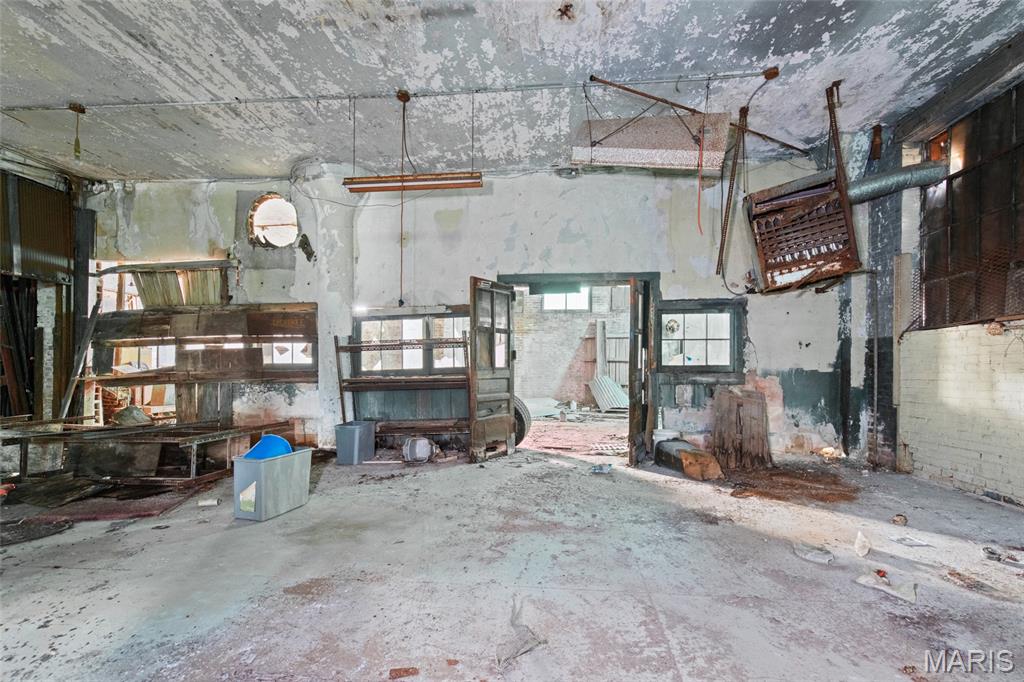 School Add 16 - Commercial Sale