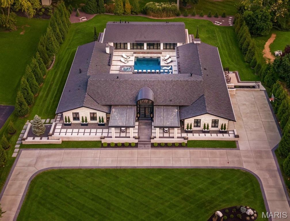 The result of a masterfully executed, comprehensive transformation, this property functions as a virtually new, private modern estate in the heart of Frontenac within the Ladue School District. With architectural and design contributions from Space Architects, Palermo Group, and Pooltron, alongside custom execution by Artizan Builders, the property reflects an exceptional standard of craftsmanship, sophisticated entertaining, and seamless indoor-outdoor living.
Positioned at a premium elevation within the neighborhood yet engineered for effortless single-level living, the estate offers 6,499 square feet of finished main-level interiors between the 4,690-square-foot primary residence and the 1,809-square-foot pool house. More than 5,500 square feet of finished outdoor living space—including the expansive open-air terraces and the custom gunite pool—extend directly beyond, establishing an extraordinary 12,000-square-foot continuous entertaining environment across a single main-level footprint—with the scale, privacy, and amenities of a private resort.
Defined by an uncompromising level of investment, virtually every surface, system, and architectural detail has been executed to an extraordinary standard. An extensive collection of custom appointments, curated materials, and highly considered design elements underscores the remarkable depth of this investment. Far beyond a conventional renovation, this is a comprehensive reinvention of the property—an exceptionally rare, move-in-ready modern compound offering a caliber of design, construction, and resort-level living seldom available in Frontenac’s premier corridor.