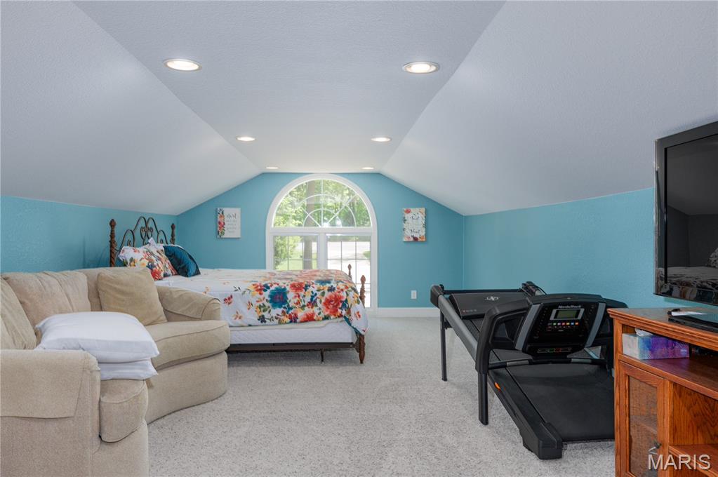 Vandalia Lake 3rd - Residential