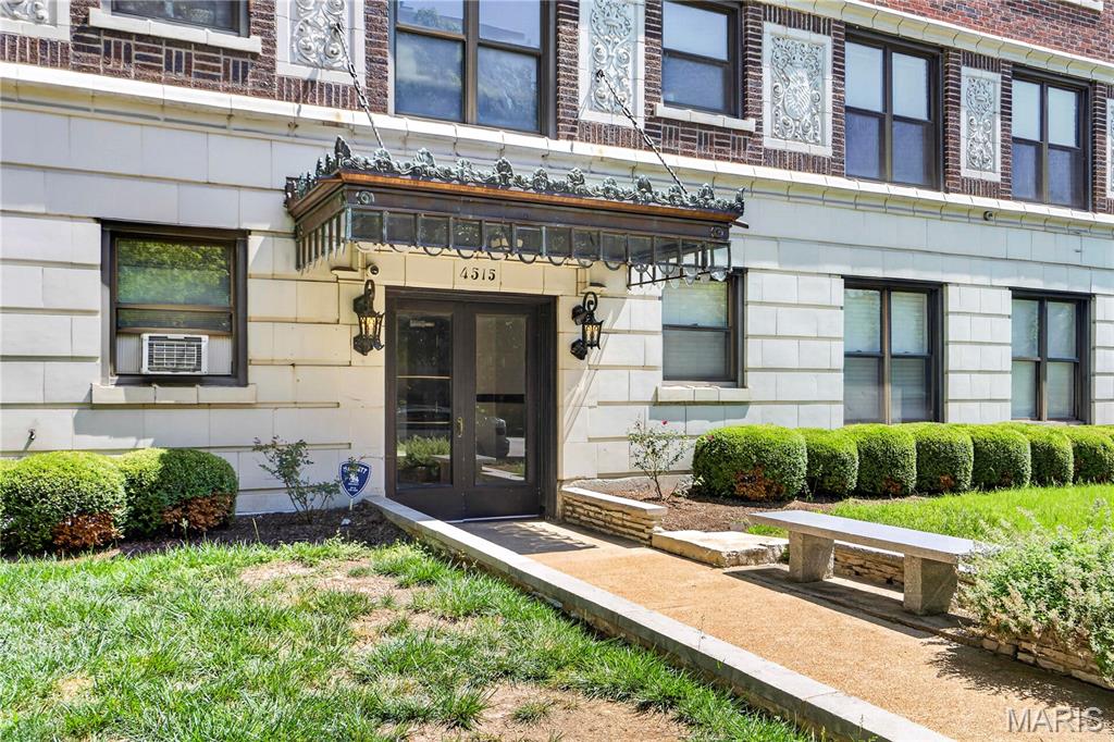 Welcome to Maryland Manor, a historic high-rise in the heart of the Central West End! This charming 1-bedroom, 1-bath condominium is located on the 6th floor and offers approximately 780 square feet of comfortable living space with beautiful city views. The spacious living room is filled with natural light, while the eat-in kitchen provides ample cabinet space and a cozy breakfast area. The generously sized bedroom offers excellent closet space, and the full bath complements the functional layout. Residents enjoy the character of this classic 1925 building along with secure entry, elevator access, on-site laundry facilities, and a prime location just minutes from restaurants, shopping, parks, hospitals, and public transportation. Whether you're looking for a low-maintenance home or an excellent investment opportunity, this Central West End condo is one you won't want to miss!