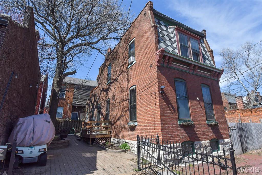 ****property available August *****18 month lease or longer

This updated townhouse located in the heart of Soulard,  Features hardwood floors, 3 levels of living, Great kitchen with granite counters, stainless appliances, including gas range, pantry, Large living room, Master bedroom located on the 3rd floor, with full bath, and roof top deck for entertaining.  The lower level, has additional living space can be rec/family room or can be used as sleeping area, bonus room/office and laundry area, (washer, dryer included). Enjoy the private patio, 1 car parking spot. Dogs negotiable with $450 per pet deposit, Min 18 month lease.