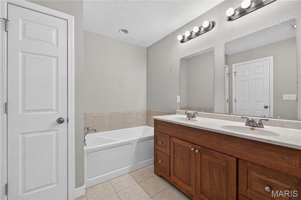 Mayer Wedgwood Green Pheasant Run - Residential Lease