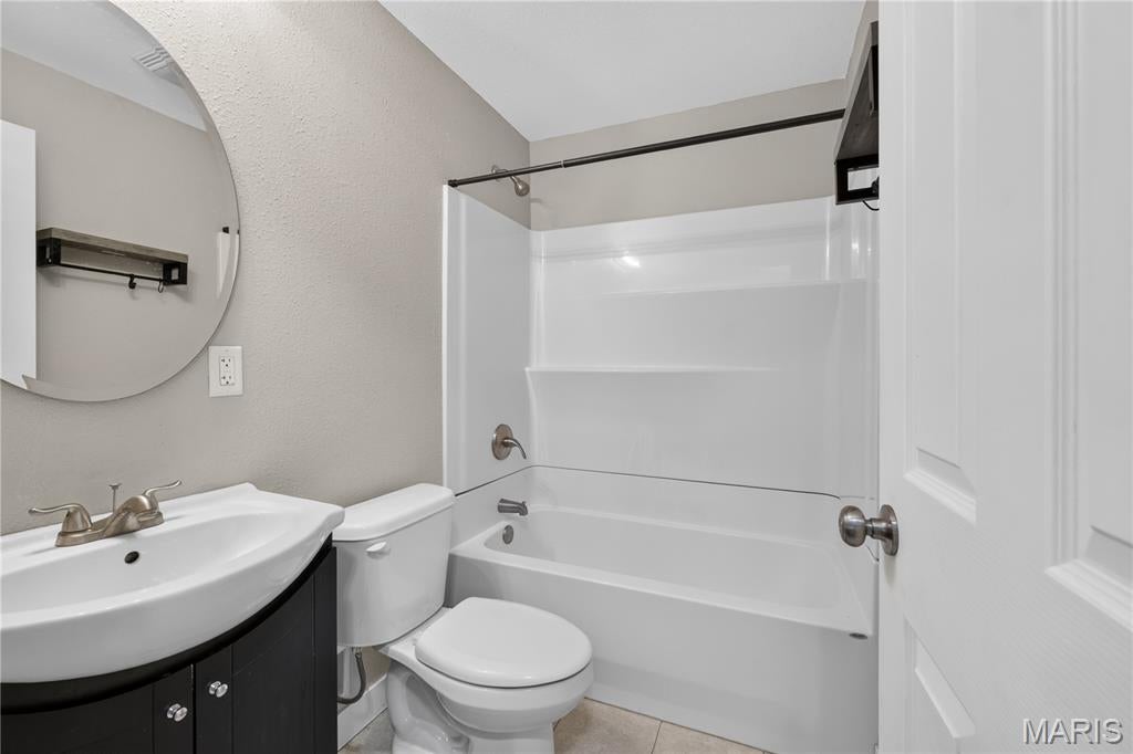 Mayer Wedgwood Green Pheasant Run - Residential Lease